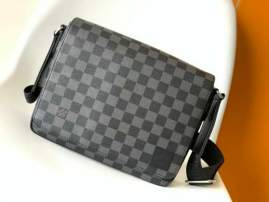 Picture of Louis Vuitton Mens Bags _SKUfw137789335fw